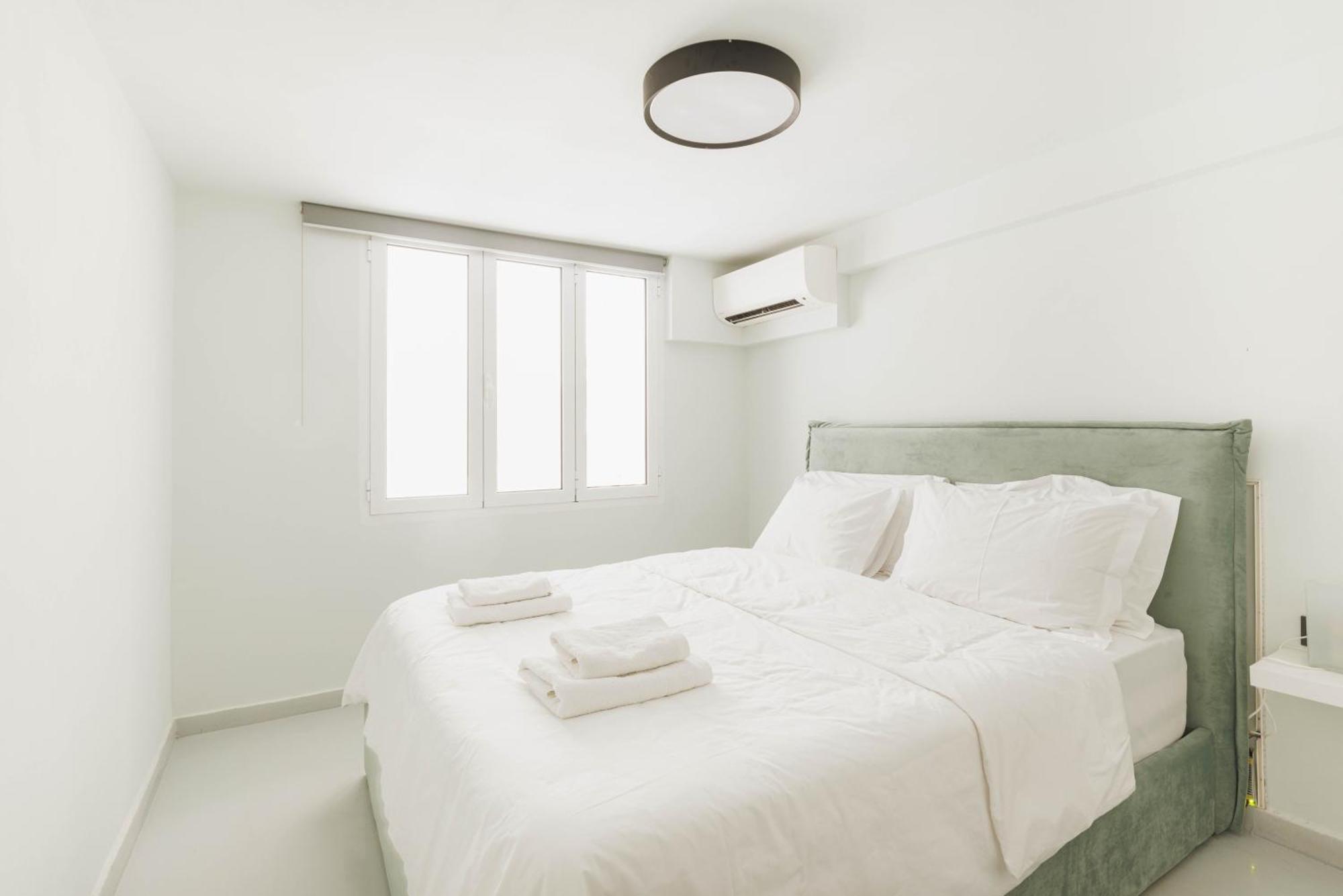 Apartamento Beautiful Underground Nest With Prv Terrace Atenas Exterior foto
