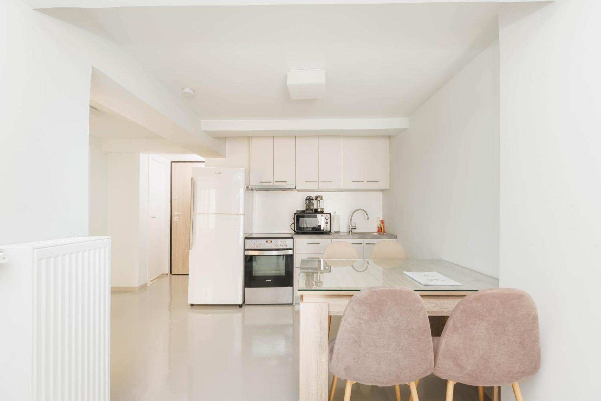 Apartamento Beautiful Underground Nest With Prv Terrace Atenas Exterior foto