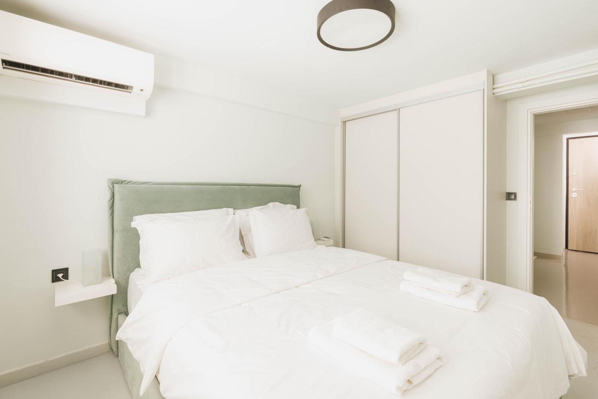 Apartamento Beautiful Underground Nest With Prv Terrace Atenas Exterior foto