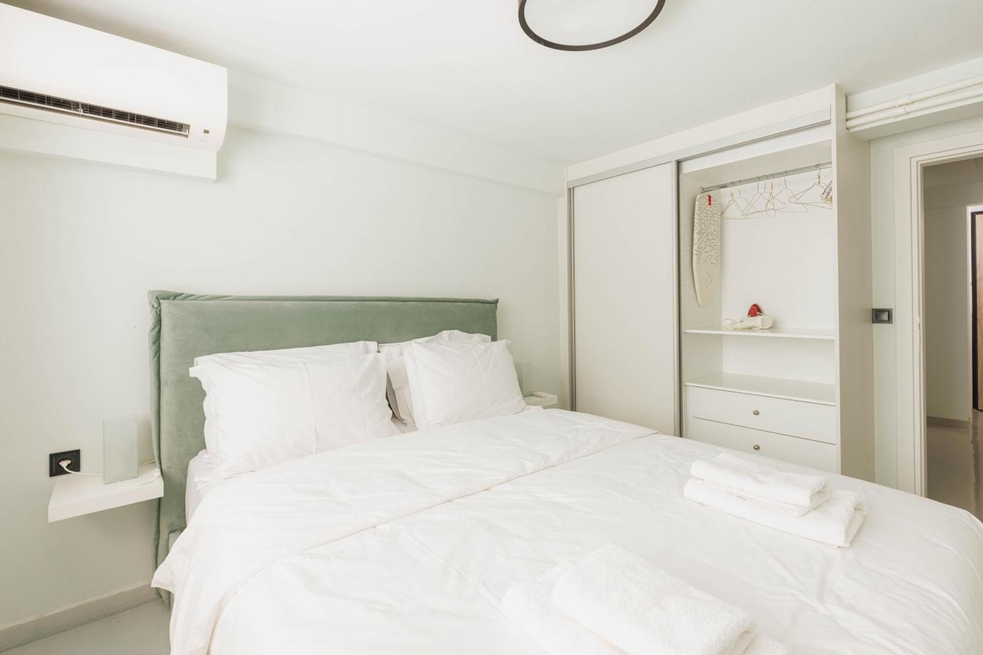Apartamento Beautiful Underground Nest With Prv Terrace Atenas Exterior foto